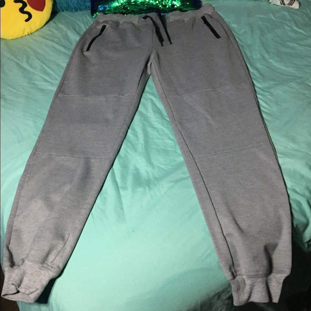 Men’s gray joggers